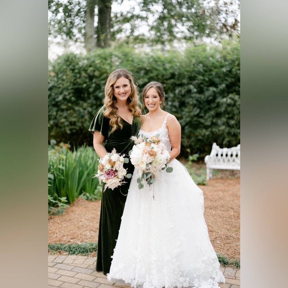 Gwen Olive green velvet 
Size 8
No alterations